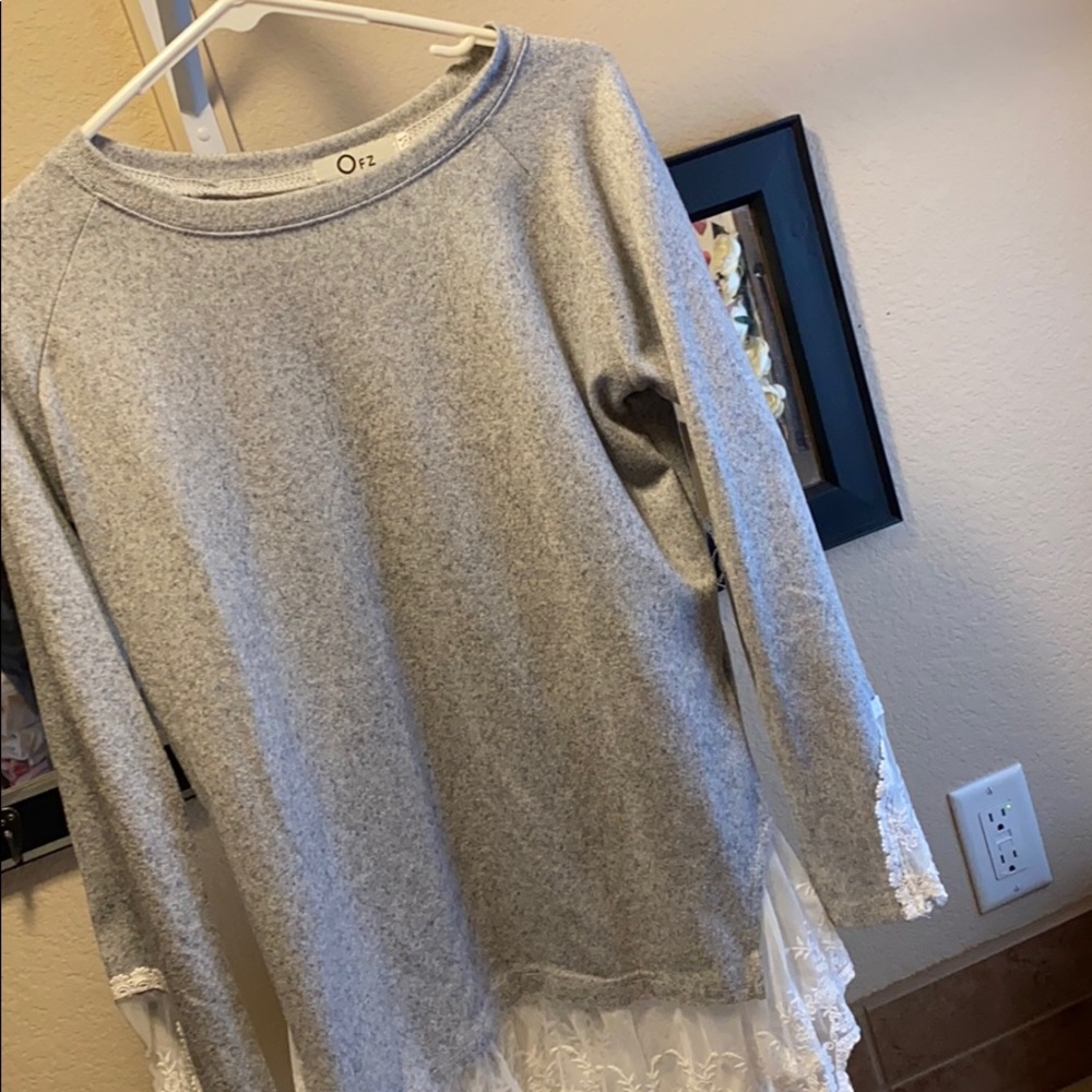 Light grey sweater in perfect condition